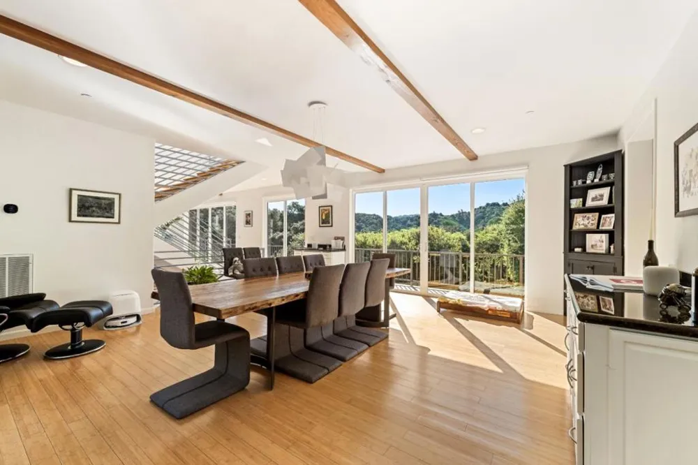 245 Calle De Los Agrinemsors Carmel Valley, CA 93924