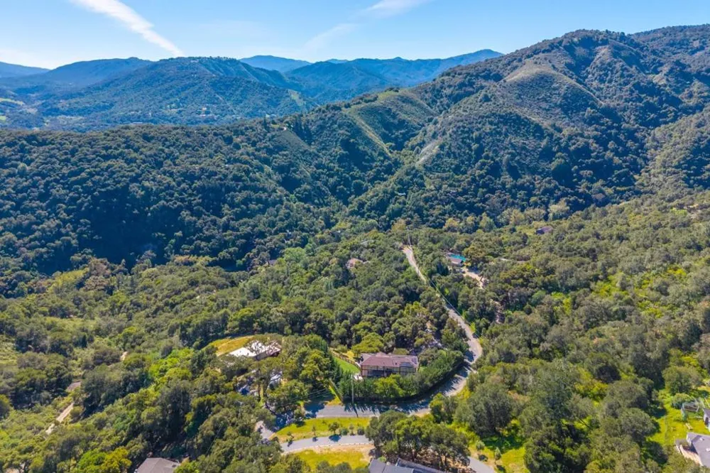 245 Calle De Los Agrinemsors Carmel Valley, CA 93924
