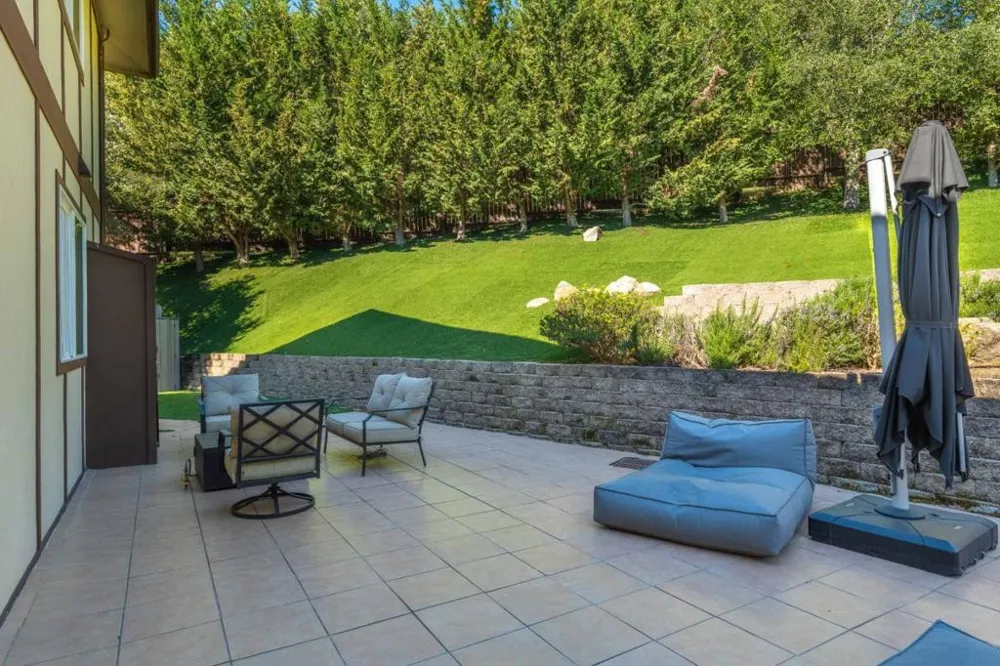 245 Calle De Los Agrinemsors Carmel Valley, CA 93924