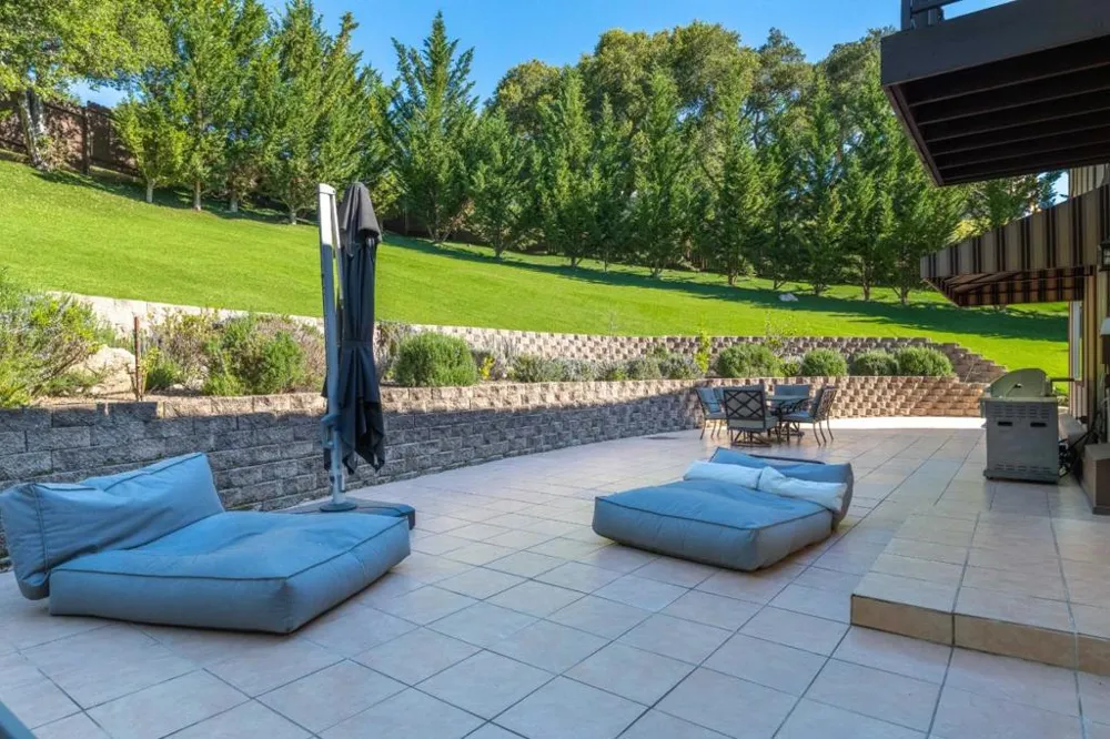 245 Calle De Los Agrinemsors Carmel Valley, CA 93924