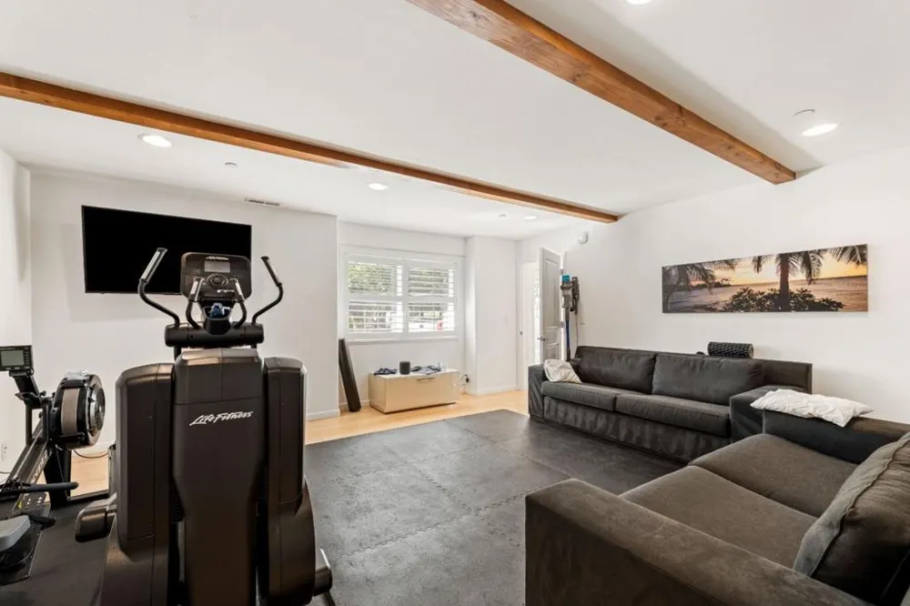 245 Calle De Los Agrinemsors Carmel Valley, CA 93924