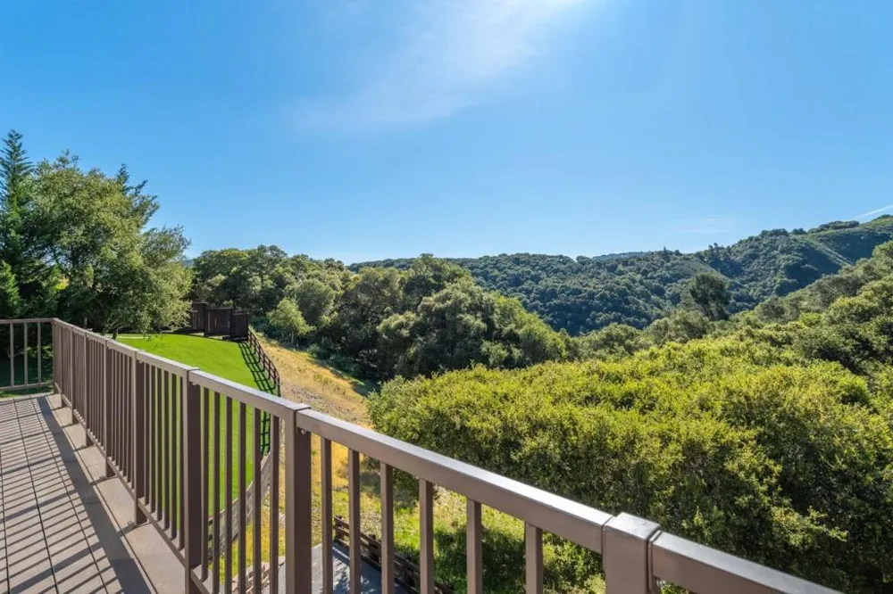 245 Calle De Los Agrinemsors Carmel Valley, CA 93924