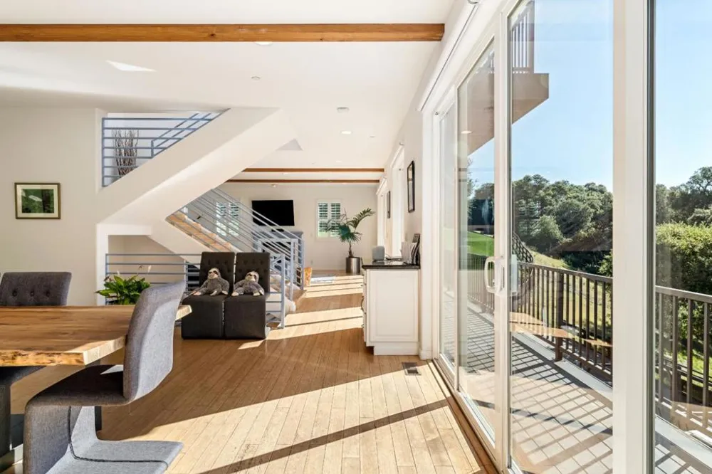 245 Calle De Los Agrinemsors Carmel Valley, CA 93924