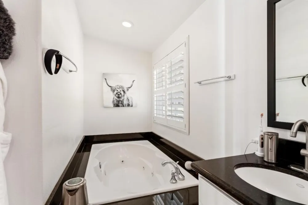 245 Calle De Los Agrinemsors Carmel Valley, CA 93924