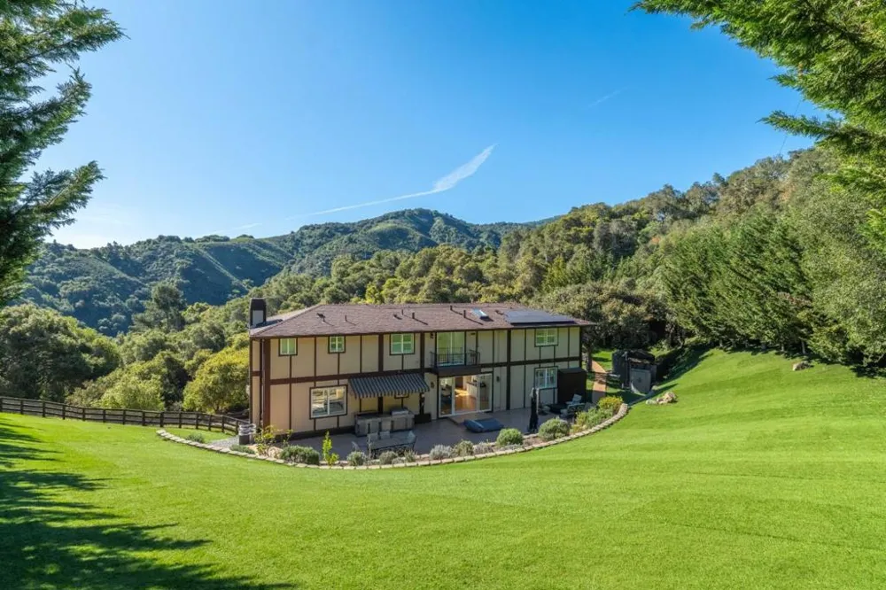 245 Calle De Los Agrinemsors Carmel Valley, CA 93924
