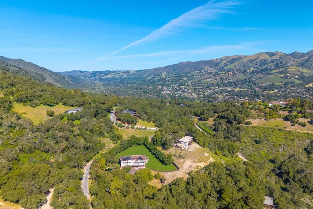 245 Calle De Los Agrinemsors Carmel Valley, CA 93924