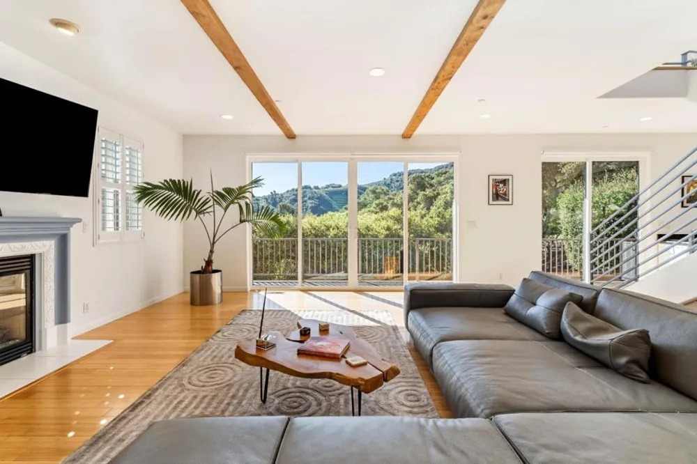 245 Calle De Los Agrinemsors Carmel Valley, CA 93924