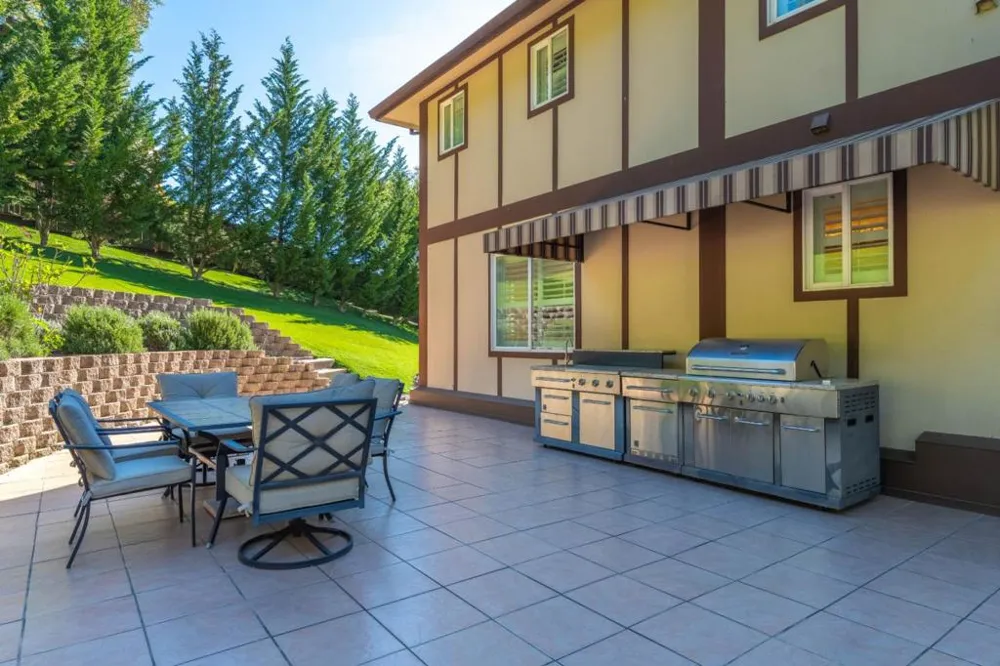 245 Calle De Los Agrinemsors Carmel Valley, CA 93924