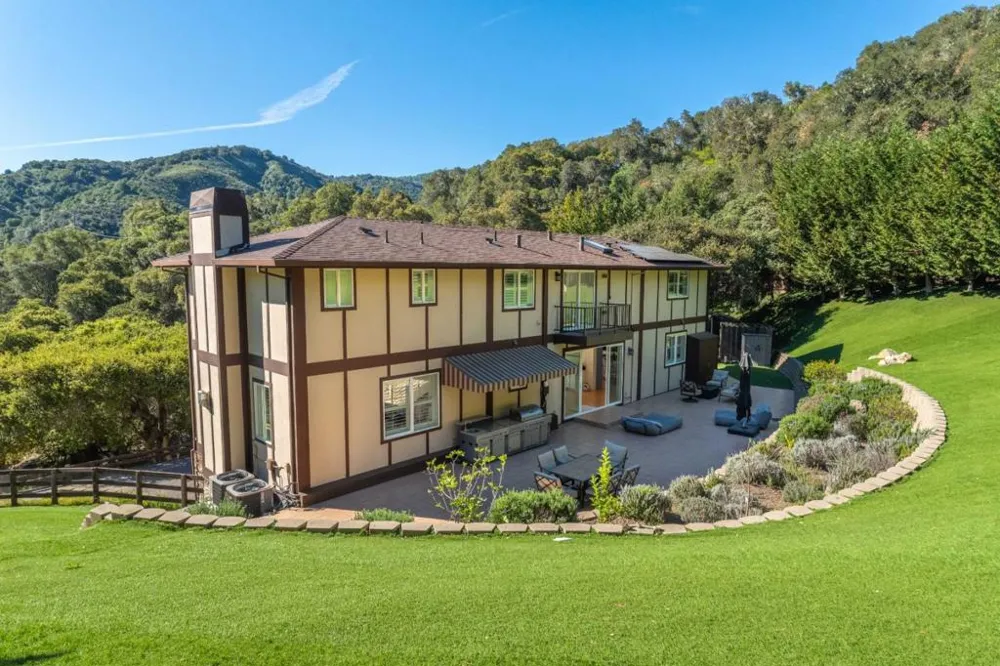 245 Calle De Los Agrinemsors Carmel Valley, CA 93924