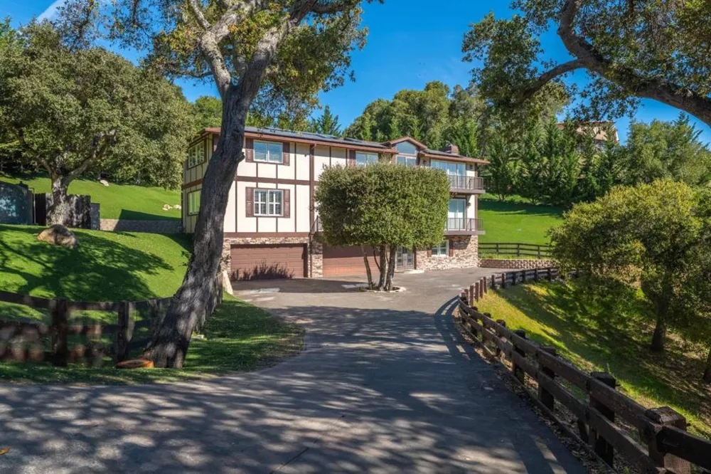 245 Calle De Los Agrinemsors Carmel Valley, CA 93924