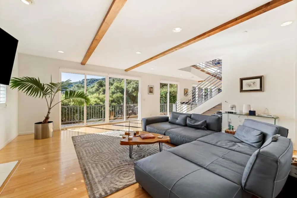 245 Calle De Los Agrinemsors Carmel Valley, CA 93924
