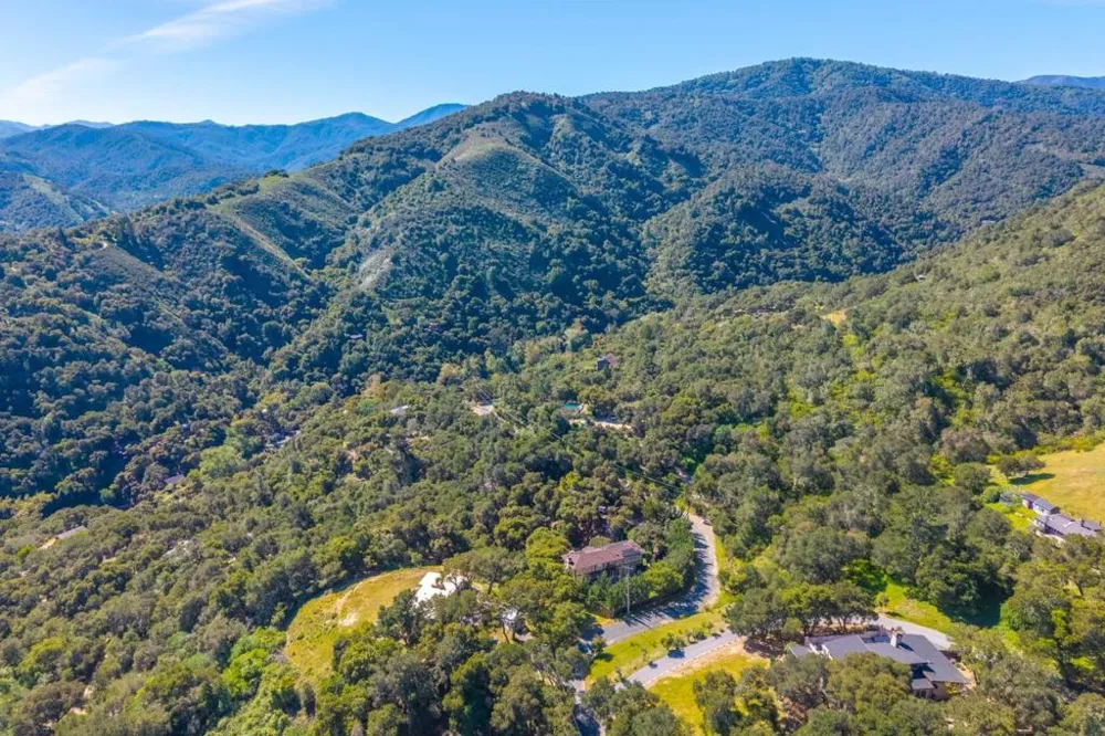 245 Calle De Los Agrinemsors Carmel Valley, CA 93924