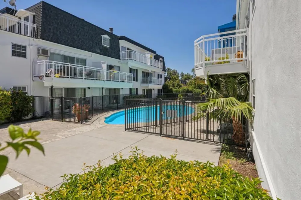 1915 Mount Vernon Court #14 Mountain View, CA 94040
