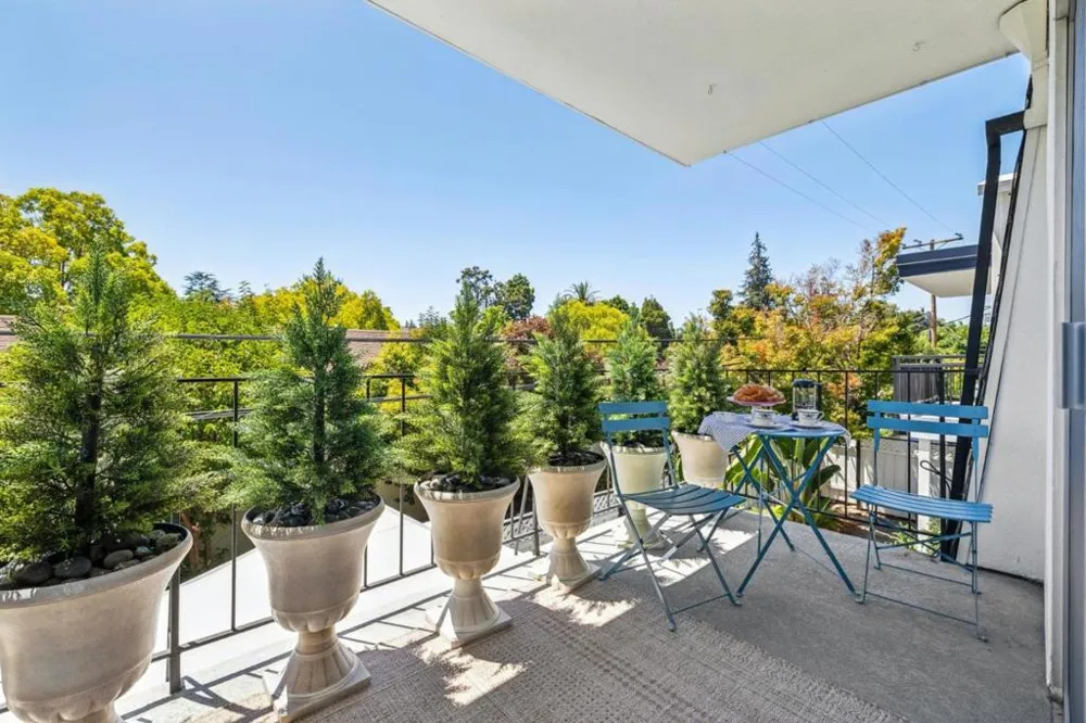 1915 Mount Vernon Court #14 Mountain View, CA 94040