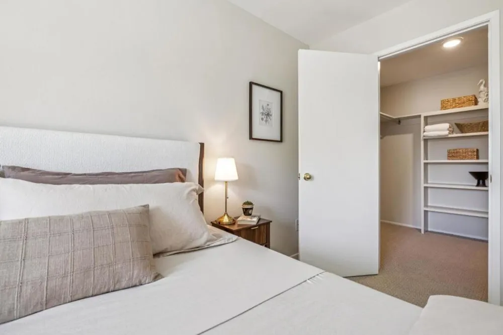 1915 Mount Vernon Court #14 Mountain View, CA 94040