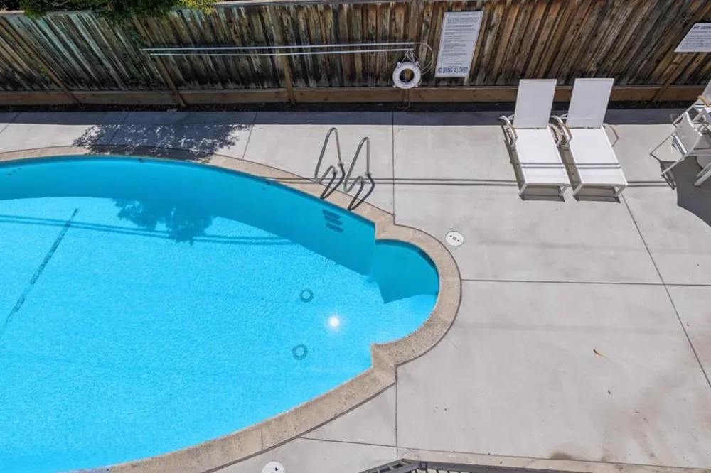 1915 Mount Vernon Court #14 Mountain View, CA 94040