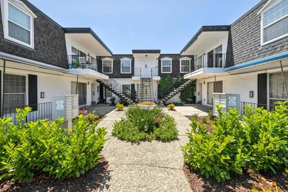 1915 Mount Vernon Court #14 Mountain View, CA 94040
