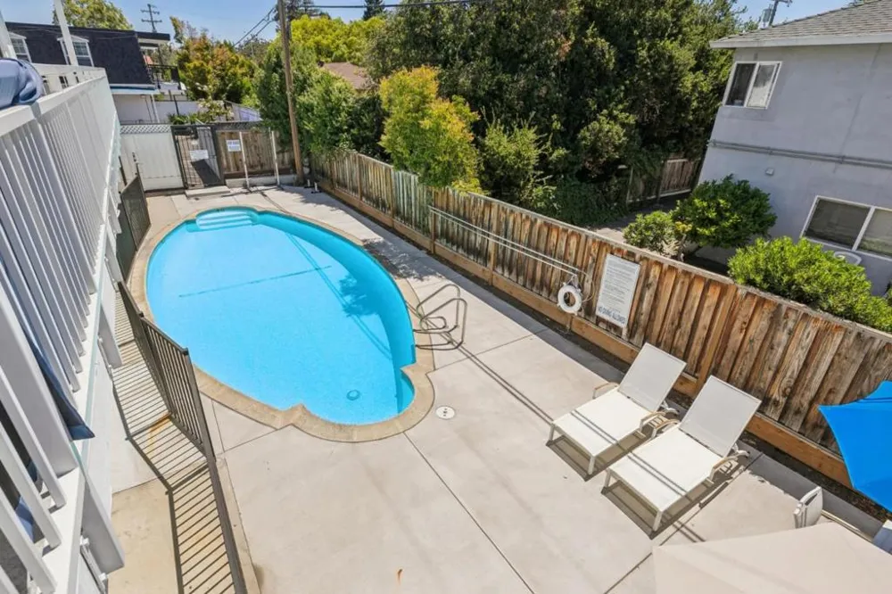 1915 Mount Vernon Court #14 Mountain View, CA 94040
