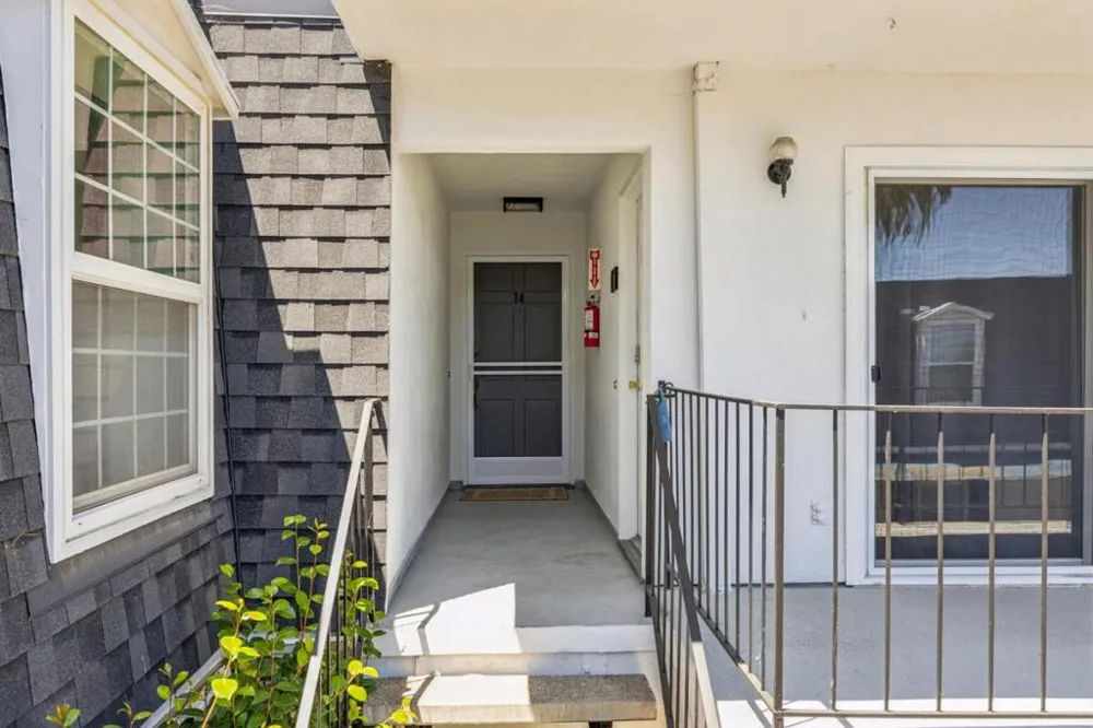 1915 Mount Vernon Court #14 Mountain View, CA 94040