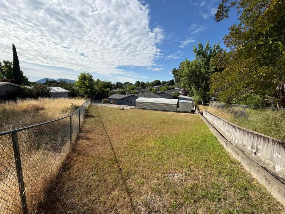 1625 Palm Drive Lakeport, CA 95453
