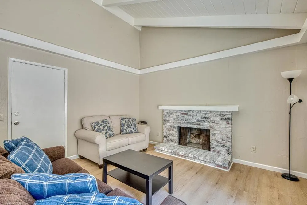 1095 Pacific Street Monterey, CA 93940