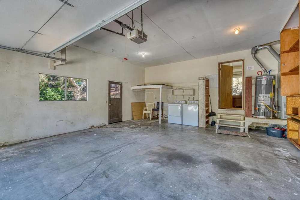 1095 Pacific Street Monterey, CA 93940