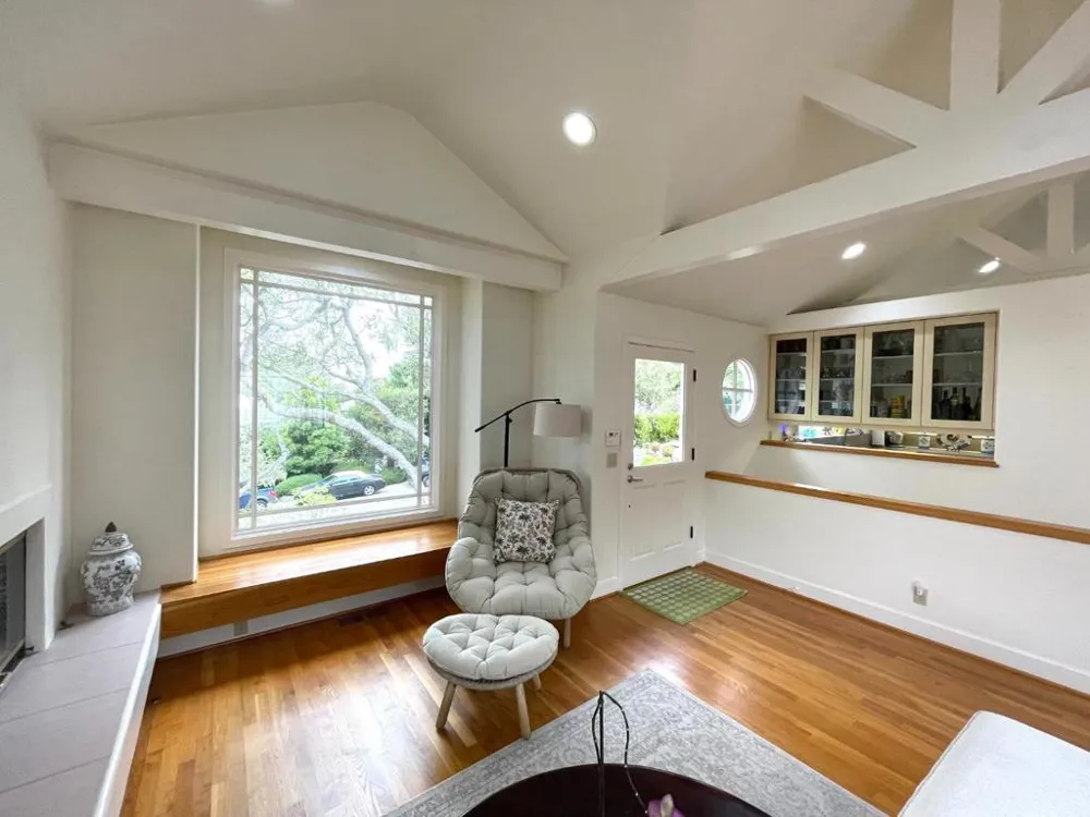 Lincoln 4 NE of 3rd Avenue Carmel, CA 93921