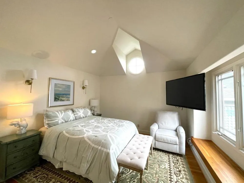 Lincoln 4 NE of 3rd Avenue Carmel, CA 93921