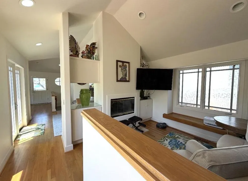 Lincoln 4 NE of 3rd Avenue Carmel, CA 93921