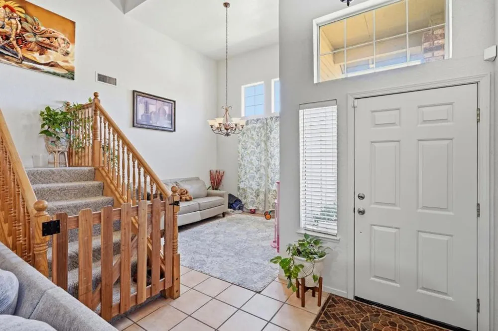 725 Everest Street Los Banos, CA 93635