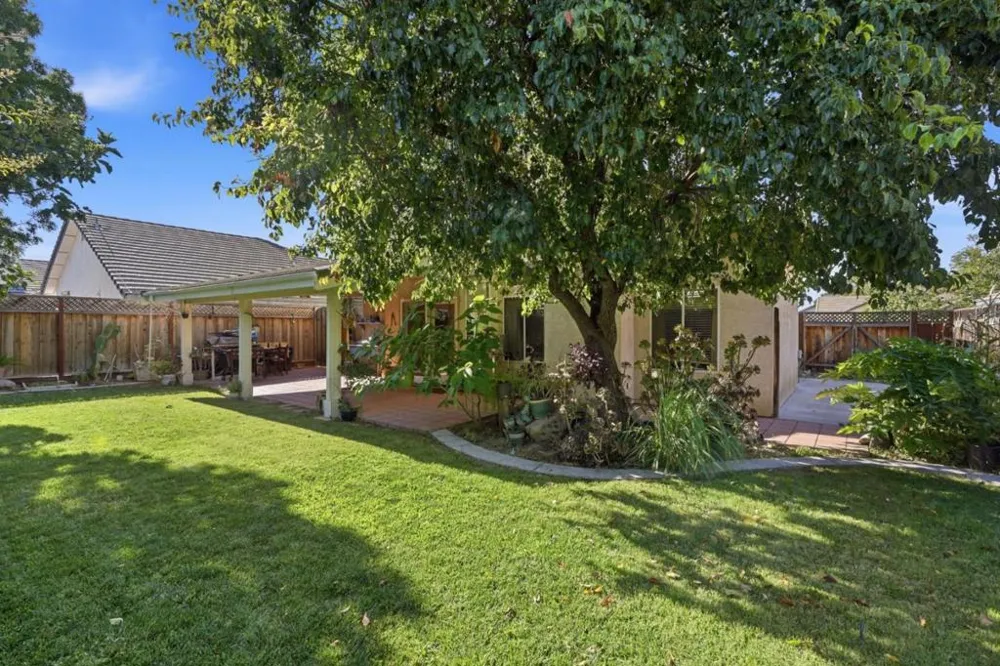 725 Everest Street Los Banos, CA 93635