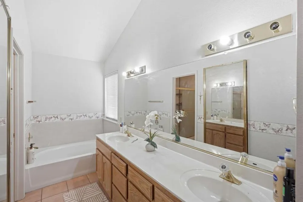 725 Everest Street Los Banos, CA 93635