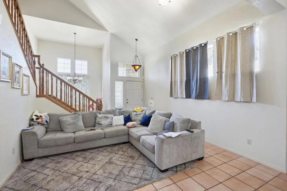 725 Everest Street Los Banos, CA 93635