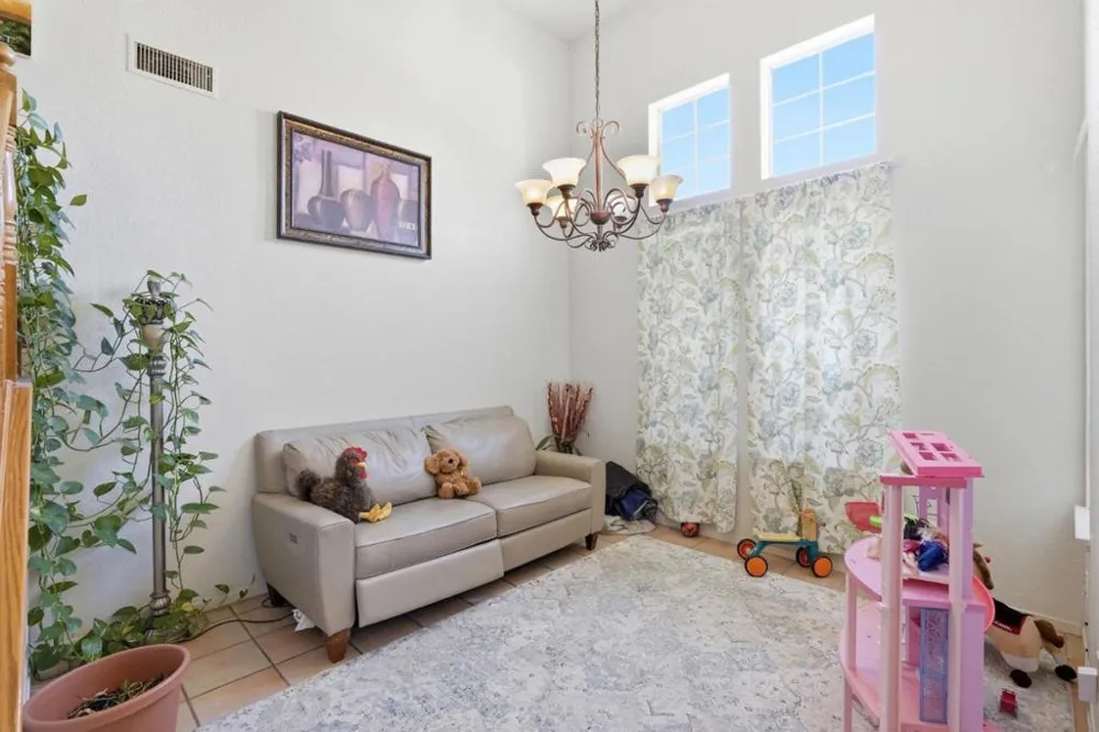 725 Everest Street Los Banos, CA 93635