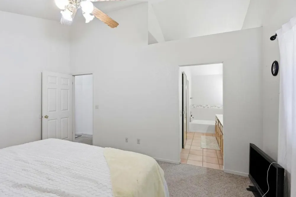 725 Everest Street Los Banos, CA 93635