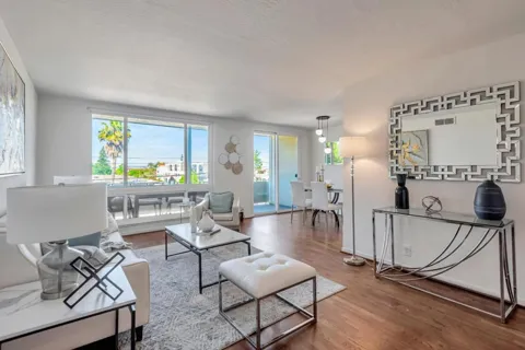 1700 San Carlos Avenue #206