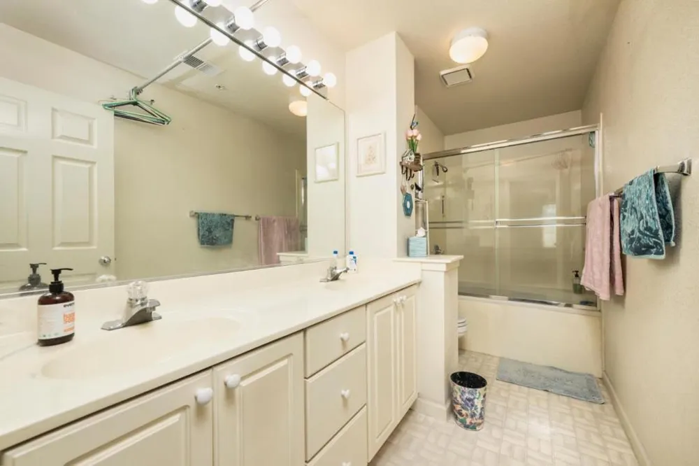 935 Old County Road #22 Belmont, CA 94002
