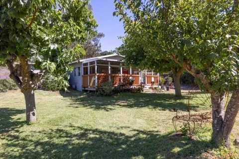 1100 Carr Avenue
