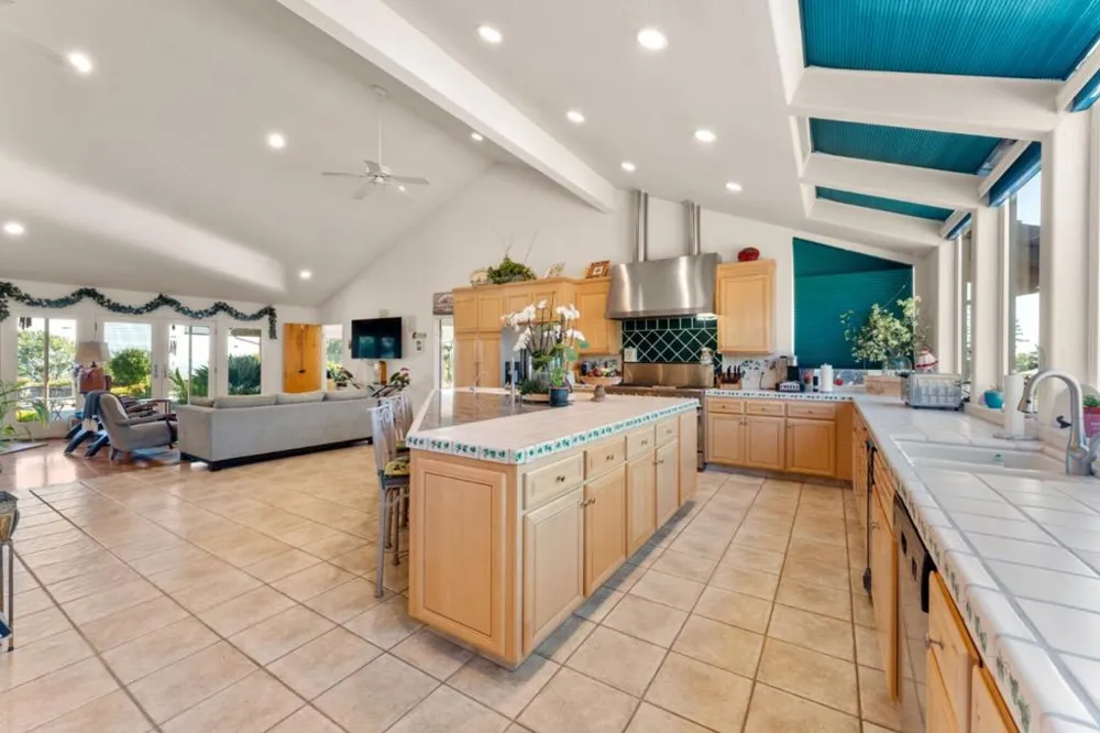 11081 Enchanto Vista Drive San Jose, CA 95127
