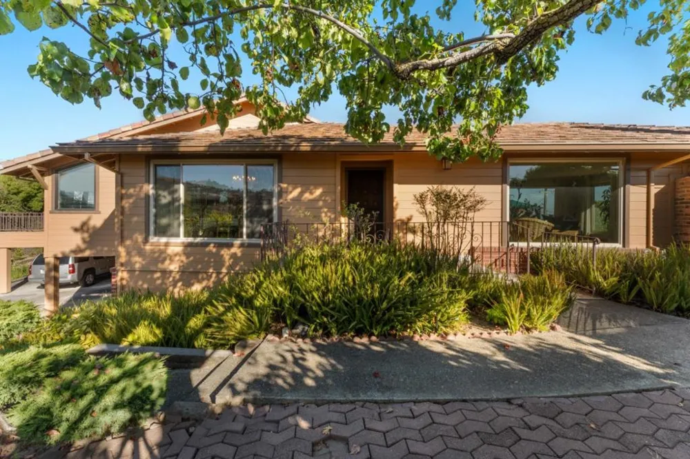 11081 Enchanto Vista Drive San Jose, CA 95127
