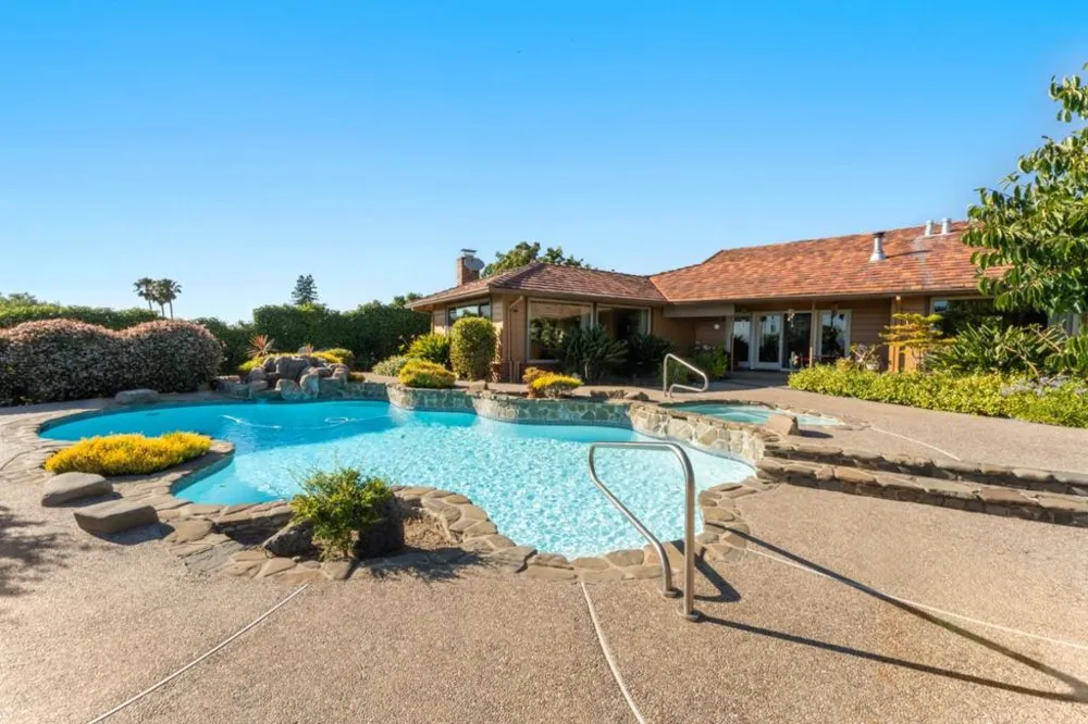 11081 Enchanto Vista Drive San Jose, CA 95127