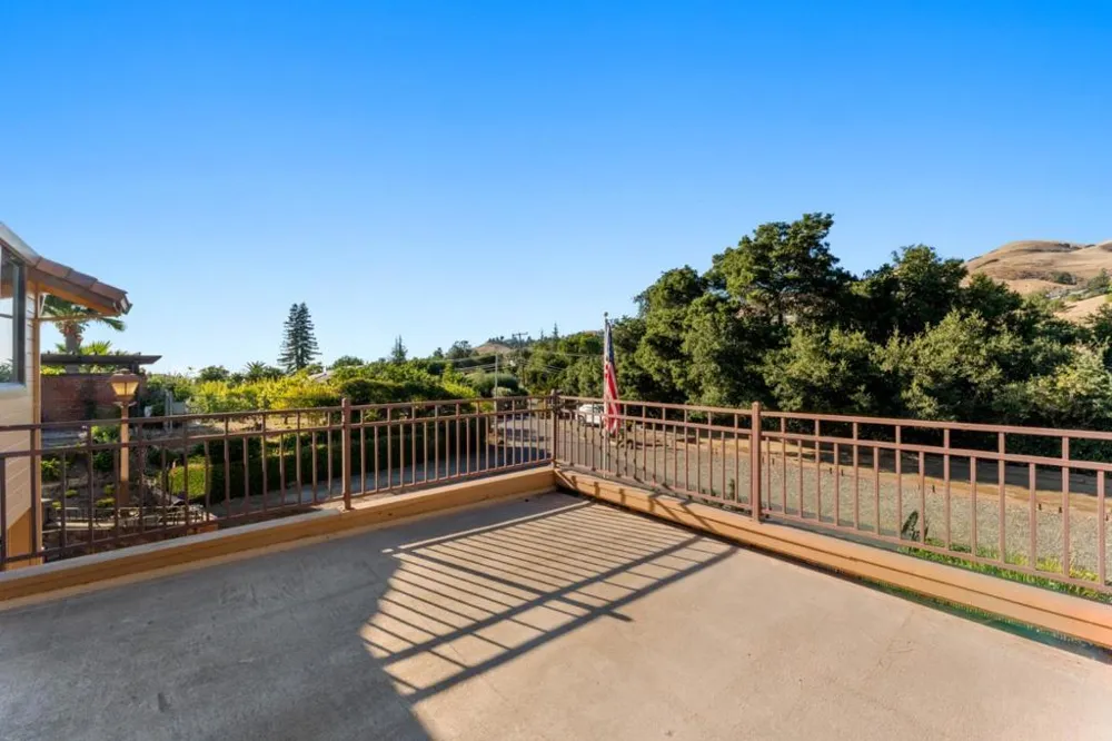 11081 Enchanto Vista Drive San Jose, CA 95127