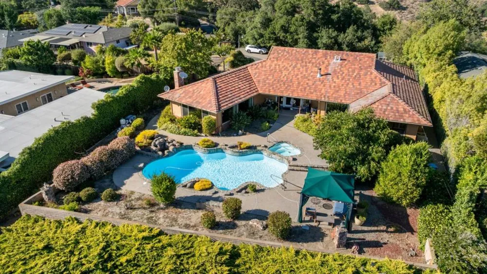 11081 Enchanto Vista Drive San Jose, CA 95127
