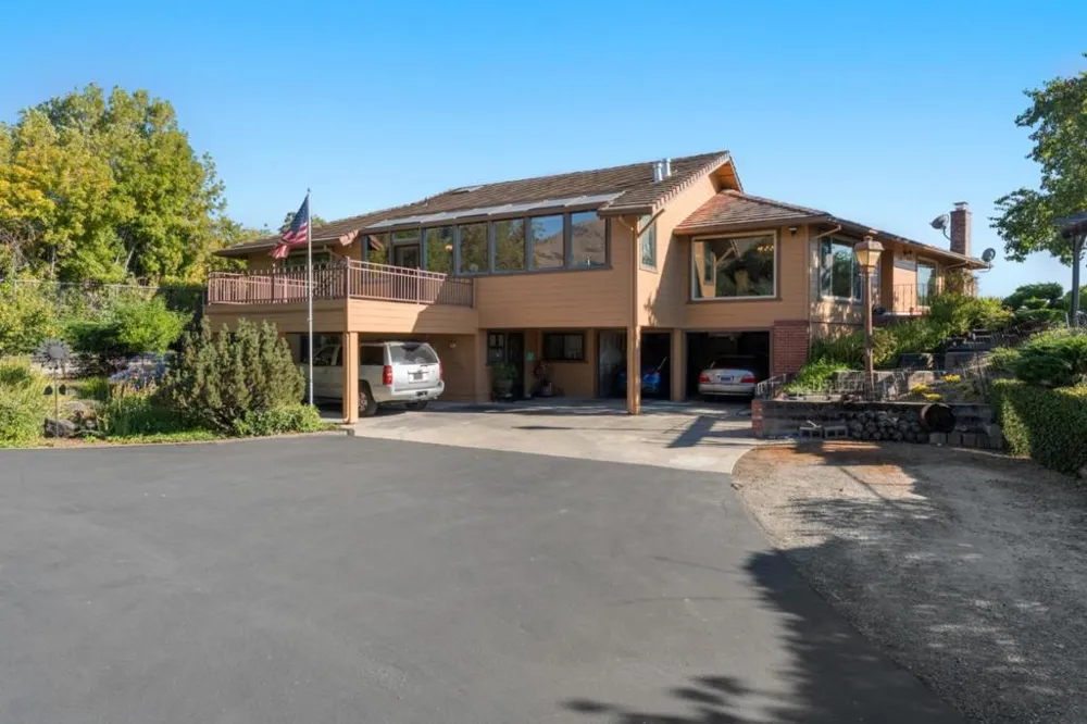 11081 Enchanto Vista Drive San Jose, CA 95127