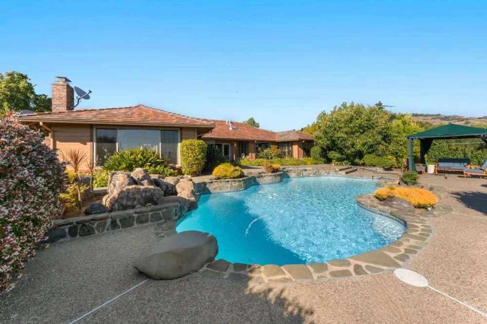 11081 Enchanto Vista Drive San Jose, CA 95127