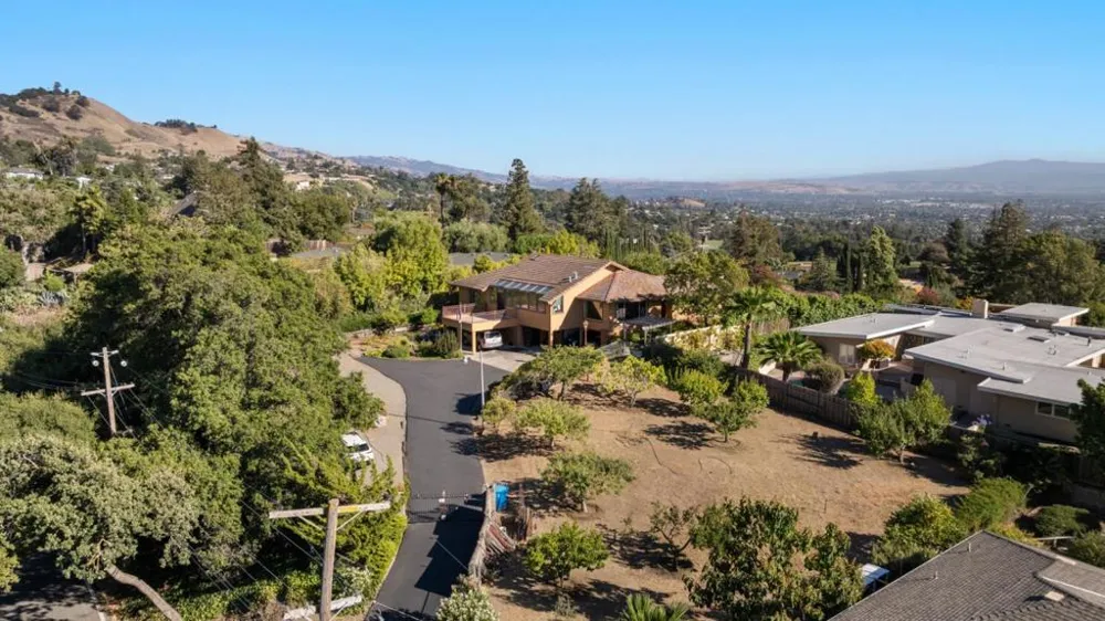 11081 Enchanto Vista Drive San Jose, CA 95127