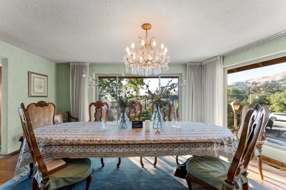 11081 Enchanto Vista Drive San Jose, CA 95127