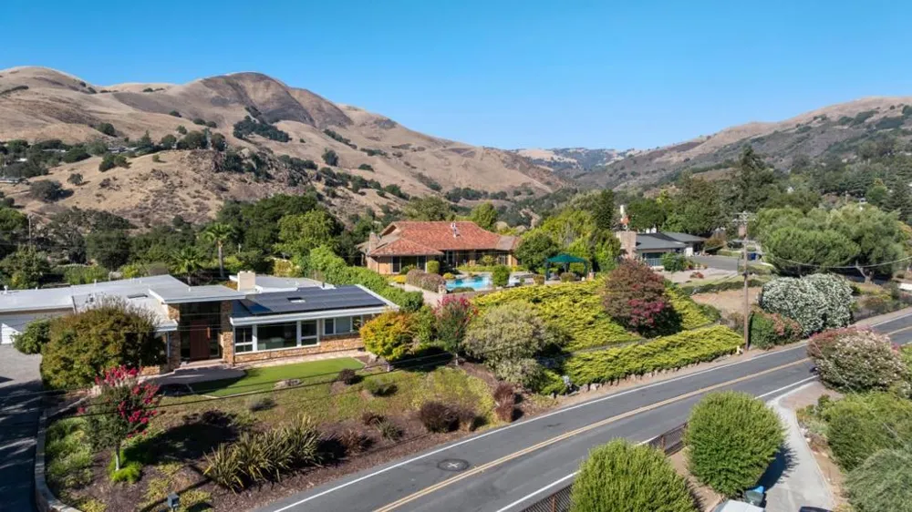 11081 Enchanto Vista Drive San Jose, CA 95127