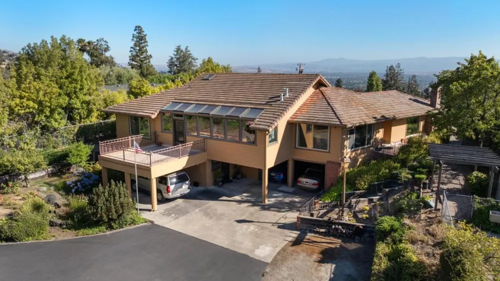 11081 Enchanto Vista Drive San Jose, CA 95127