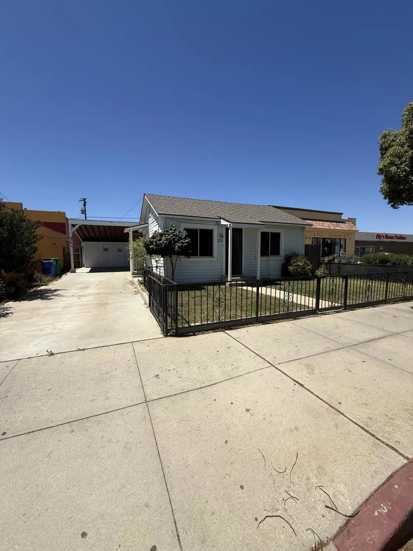 325 El Camino Real Greenfield, CA 93927